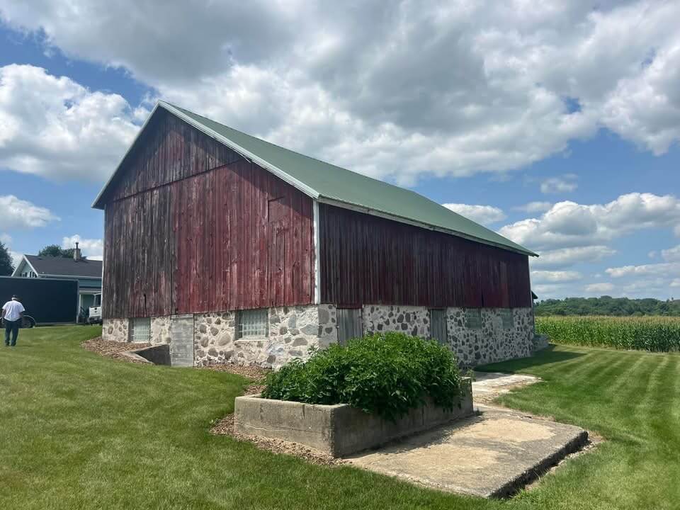 Red Siding & Lean-To Refresh view 7